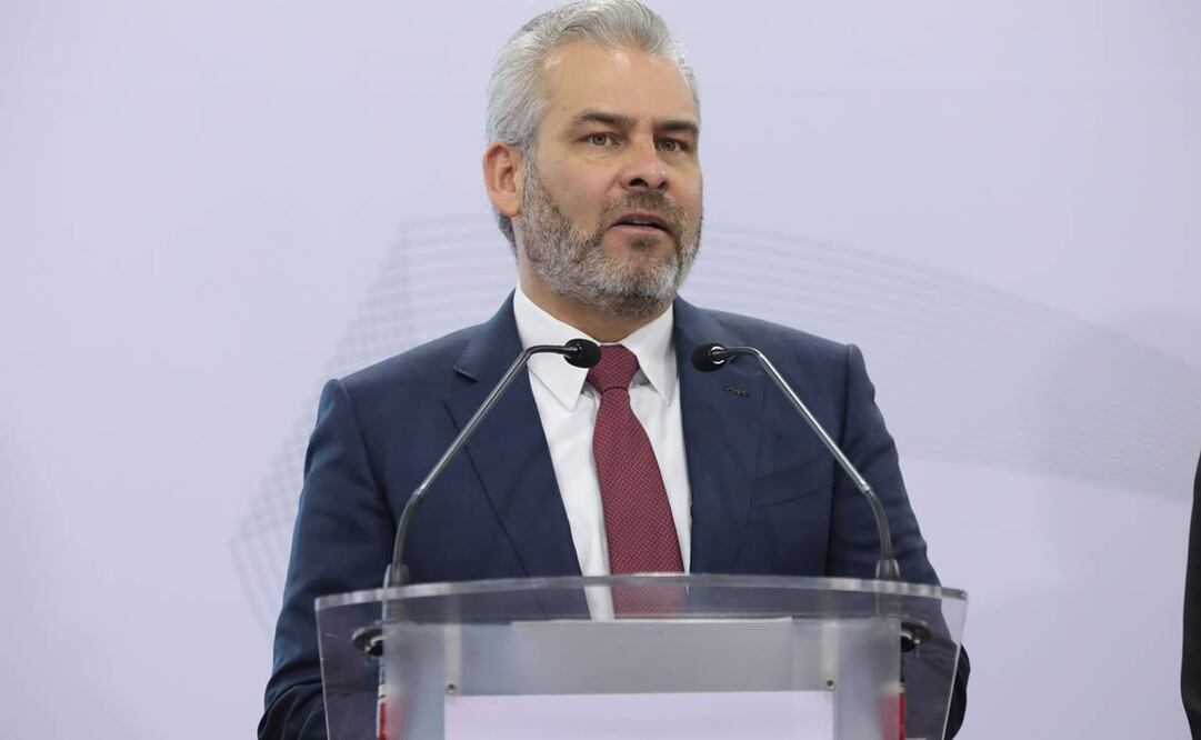 Gobernador de Michoacán investiga entrega de 30 camionetas por parte de Silvano Aureoles a Carlos Gafias. imagen ilustrativa. Foto: Especial