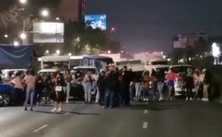 Bloqueos en Calzada de Tlalpan en ambos sentidos generan caos vial