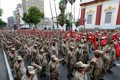 Tras amenaza de EU, venezolanos se enlistan en la Milicia Bolivariana; instan a la población a sumarse