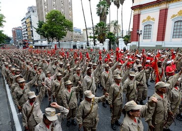 Tras amenaza de EU, venezolanos se enlistan en la Milicia Bolivariana; instan a la población a sumarse