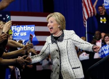 Clinton calls Mexico to set "high standards" for the military after torture case