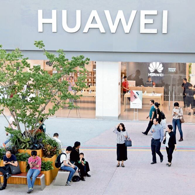 Efecto. En México, los usuarios de Huawei podrán actualizar sus apps de Google y recibir parches de seguridad. NG HAN GUAN. AP