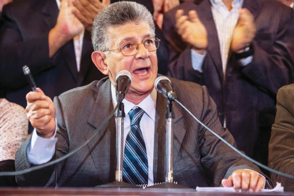 El presidente de la Asamblea Nacional de Venezuela, Henry Ramos Allup, rechazó la sentencia del tribunal que limita las funciones del legislativo (MIGUEL GUTIÉRREZ. EFE)