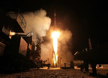 Nave de carga rusa se acopla con éxito a la Estación Espacial Internacional