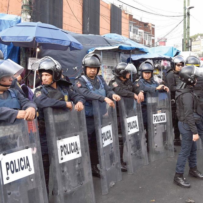 La mayoría de las violaciones a Derechos Humanos están relacionadas con el uso excesivo de la fuerza y la tortura de granaderos. (ARCHIVO EL UNIVERSAL)