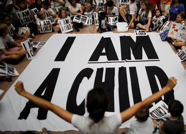 Más de 200 niños separados en la frontera no podrán reunirse con sus padres