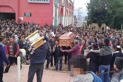 Con mariachi despiden a candidato asesinado