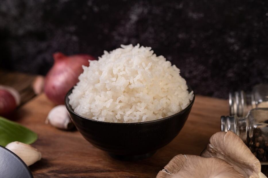 El arroz cocido puede desarrollar bacterias sino se refrigera correctamente. Foto: Freepik