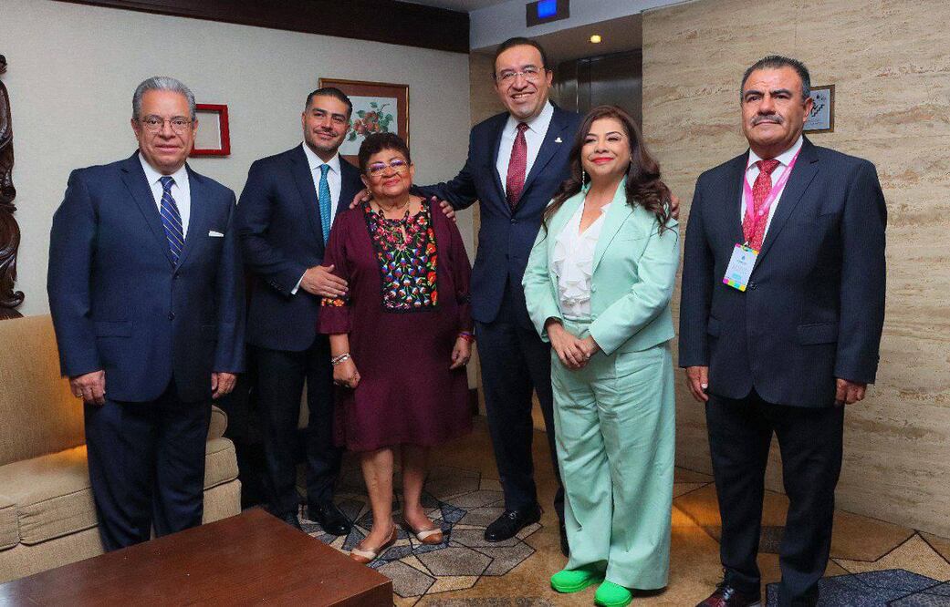 Ante empresarios de la Coparmex CDMX, Clara Brugada propuso el uso de drones y análisis geoespacial para reforzar estrategia de seguridad en la capital del país.  De izquierda a derecha: Enrique Bustamante, Responsable de Vinculación Institucional de Coparmex; Omar García Harfuch, candidato de Morena al Senado; Ernestina Godoy, candidata al Senado; Armando Zúñiga, presidente de Coparmex en la Ciudad de México,  Clara Brugada, candidata a la Jefatura de gobierno de la CDMX por la coalición "Sigamos Haciendo Historia" y Juan de Dios Barba, expresidente de la Coparmex. (FOTO: especial)