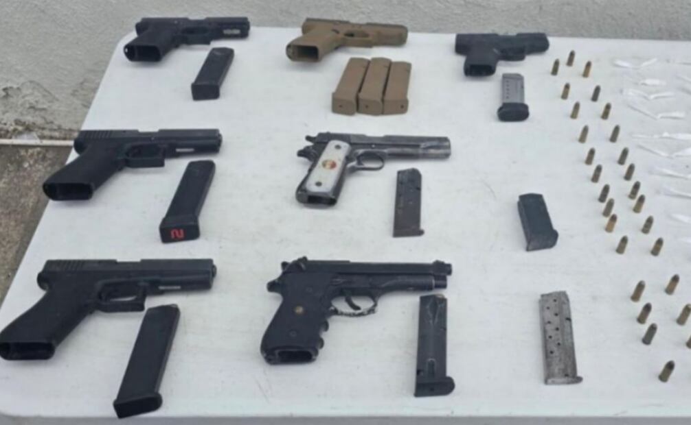 Armas decomisadas dentro del centro penitencial de Culiacán (27/08/2025). Foto: Especial