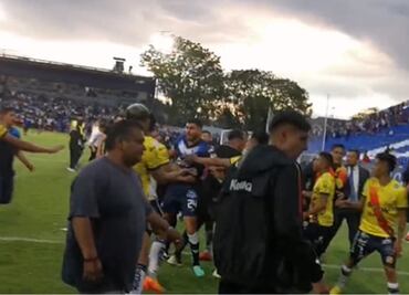 VIDEO: ¡Escándalo en la Liga de Expansión! El entrenador del Celaya golpeó al exauxiliar de Gerardo Martino
