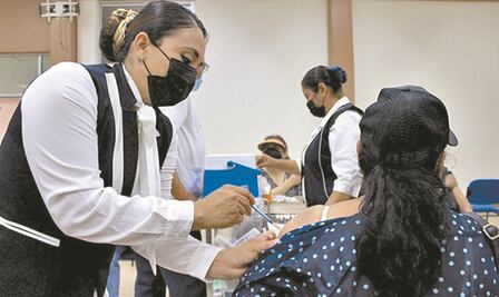 Existen temor, apatía y desinformación de jóvenes para vacunarse