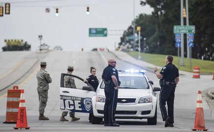 Policías de EU se enfrentan con hombre en ruta de evacuación de "Matthew"