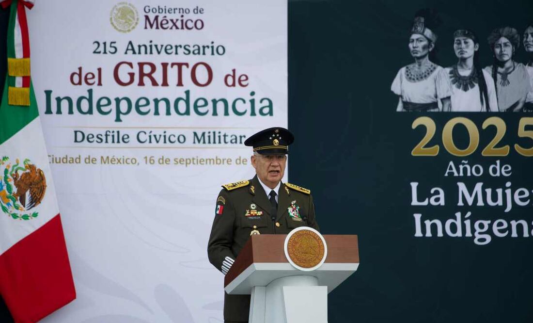 El general Ricardo Trevilla Trejo, secretario de la Defensa Nacional (Sedena), en el Desfile Cívico Militar de este 16 de septiembre del 2025. Foto: Hugo Salvador / EL UNIVERSAL.