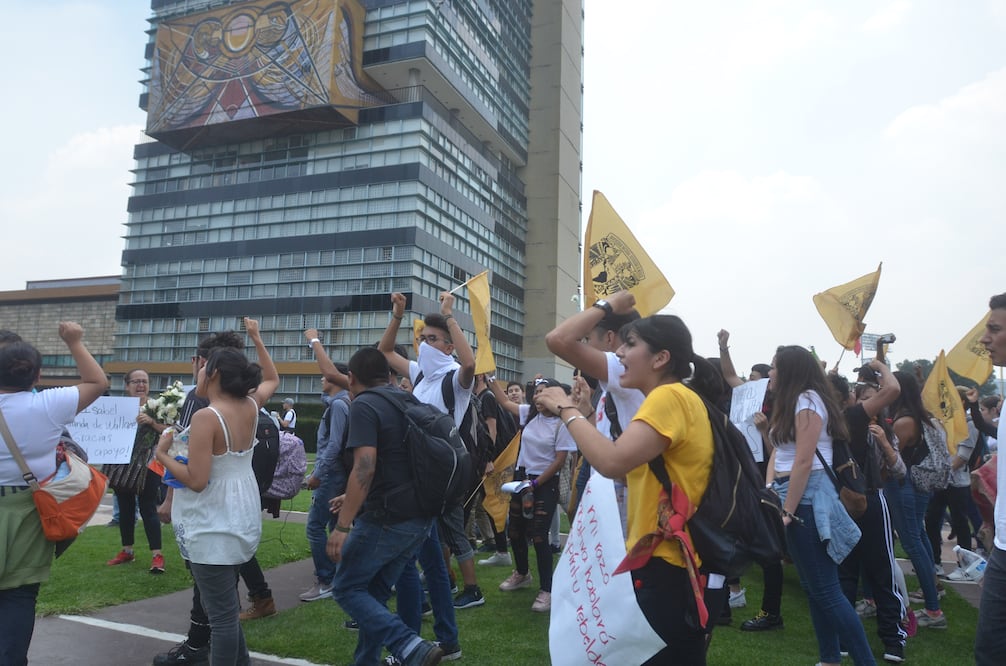 Manifestación en rectoría de la UNAM (ARMANDO MONROY /CUARTOSCURO.COM)