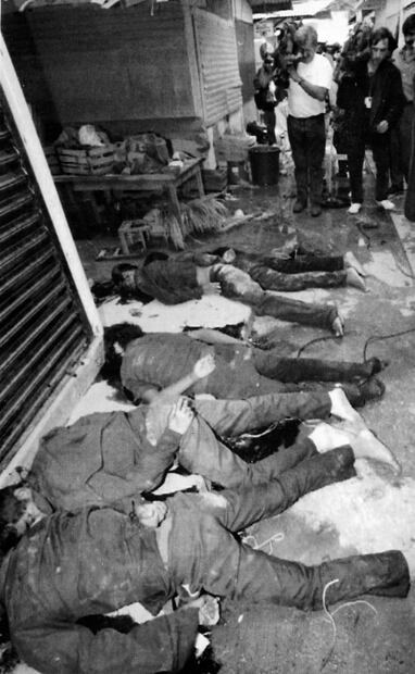 Según cálculos de la SEDENA, para el 6 de enero de 1994, habían muerto 61 insurrectos, 7 militares y 27 civiles. Los zapatistas tenían otros datos, confirmando sólo 9 bajas en sus filas –sin contar a “asesinados” por el Ejército Nacional con tiro de gracia– y 27 militares fallecidos. Foto: Manuel Navarrete/Archivo EL UNIVERSAL.