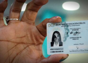 Cae falsificador de cédulas profesionales y licencias de conducir en Azcapotzalco