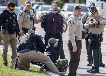 Bloquean orden que obligaba a jefe migratorio de EU a informar sobre detenciones en Chicago