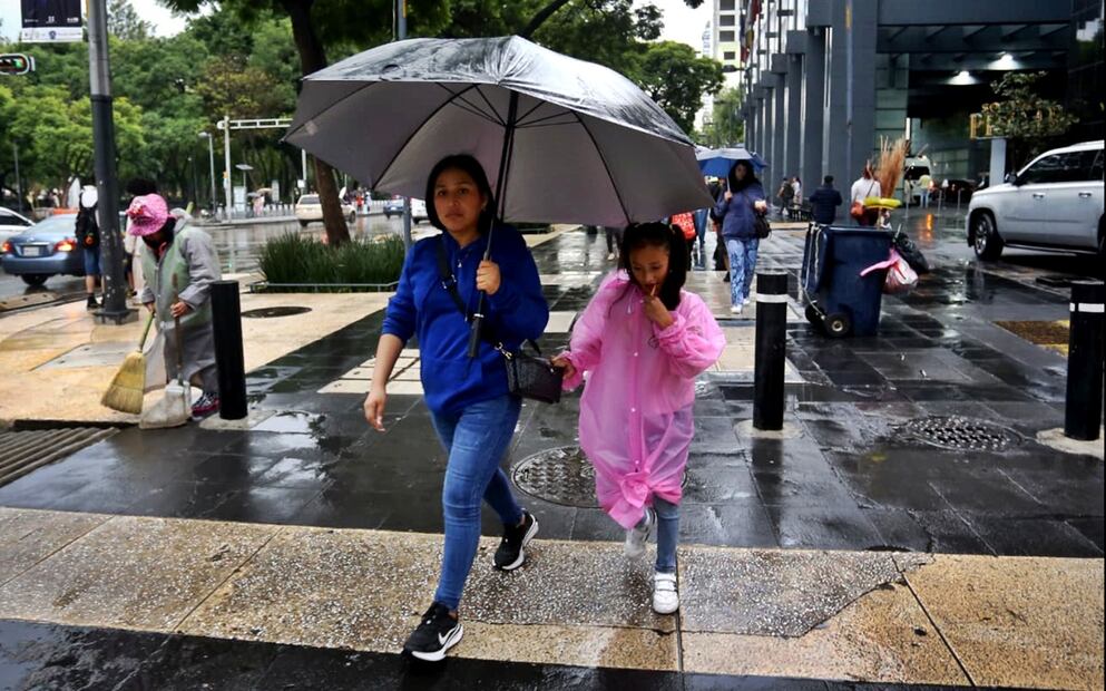 Lluvia en calles del Centro de la Ciudad de México. Foto: Luis Camacho | EL UNIVERSAL