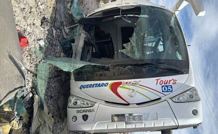 Camión de turistas de Querétaro es embestido por tren en Monclova; deja al menos 23 heridos