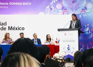 Ríos Farjat preside ceremonia del Premio Ceneval DOMINA-BACH 2025; pide a jóvenes "no abandonar el entusiasmo"