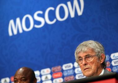 Bora Milutinovic ignora protocolos de la FIFA