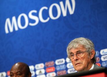Bora Milutinovic ignora protocolos de la FIFA