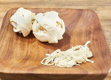 Profeco alerta de quesos Oaxaca que "tienen hongos"