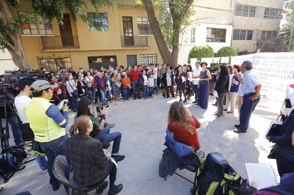 Integrantes del colectivo Damnificados unidos de Benito Juárez señalaron problemas de burocracia y descoordinación en la revisión de inmuebles dañados tras el temblor del pasado 19 de septiembre (BERENICE FREGOSO. EL UNIVERSAL)