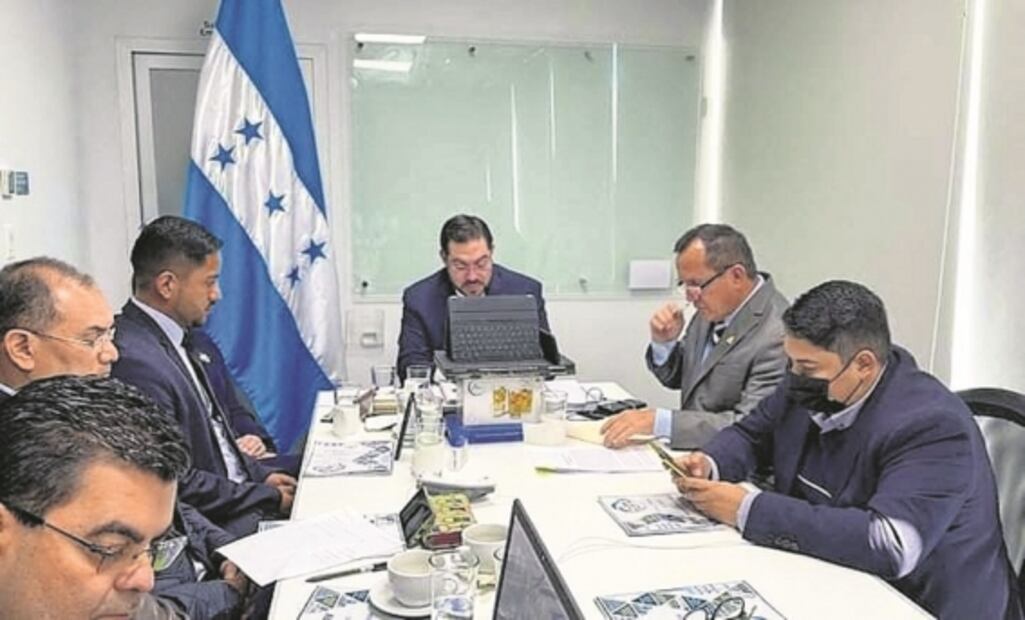 Instalan dos legislaturas en Honduras