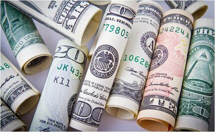 Dólar al menudeo regresa a los 21 pesos; bolsas abren a la baja