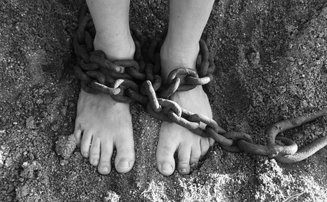 En diversas ocasiones, el genocidio puede ocurrir en sociedades con divisiones internas donde confluyen distintos símbolos de identidad nacionalista. Foto: Pixabay