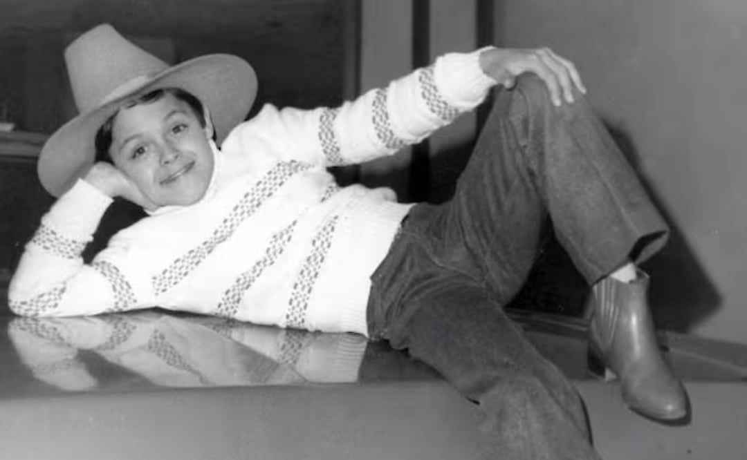 Pedro Fernández comparte mensaje con esta foto de cuando era niño.