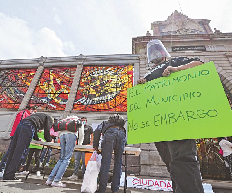 Vecinos piden una explicación al alcalde y proteger el Cosmovitral. JORGE ALVARADO. EL UNIVERSAL