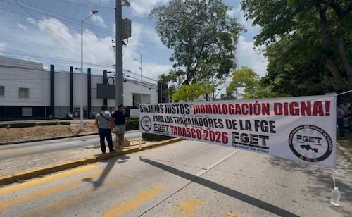 Trabajadores de la Fiscalía de Tabasco realizan bloqueos tras baja de 15 elementos; el caso será revisado, dicen autoridades