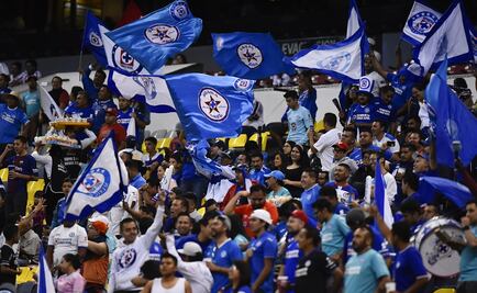 Ni sumando todas las asistencias de Cruz Azul se podría llenar el Estadio Azteca