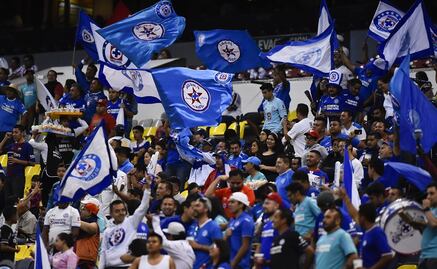 Ni sumando todas las asistencias de Cruz Azul se podría llenar el Estadio Azteca