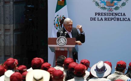 “No queremos inventores de bombas atómicas": AMLO llama a docentes a educar ciudadanos fraternos