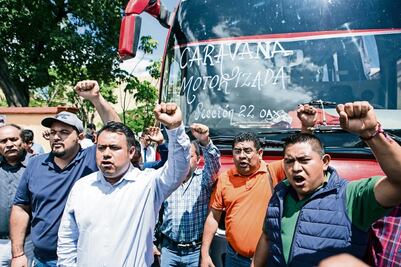 Caravana del CNTE sale de Oaxaca hacia la CDMX; exige negociación