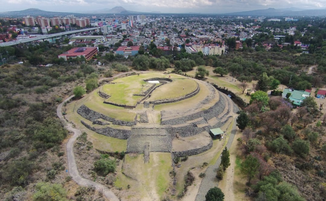 Observar el atardecer en la Zona Arqueológica de Cuicuilco es una experiencia imperdible. Foto: Sistema de Información Cultural
