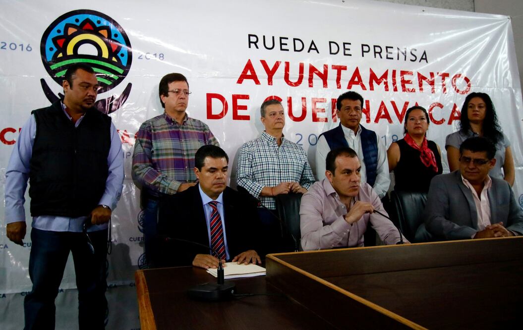Cuauhtémoc Blanco Bravo, edil de Cuernavaca, en compañía de su gabinete anuncio esta mañana la cancelación del "Mando Único Policíaco", el cual habían firmado a principios de año con el gobierno estatal que encabeza, Graco Ramírez. FOTO: CUARTOSCURO.COM