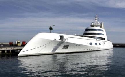 Con minisubmarino y pista de aterrizaje: así es el yate más grande del mundo que Italia confiscó a un oligarca ruso