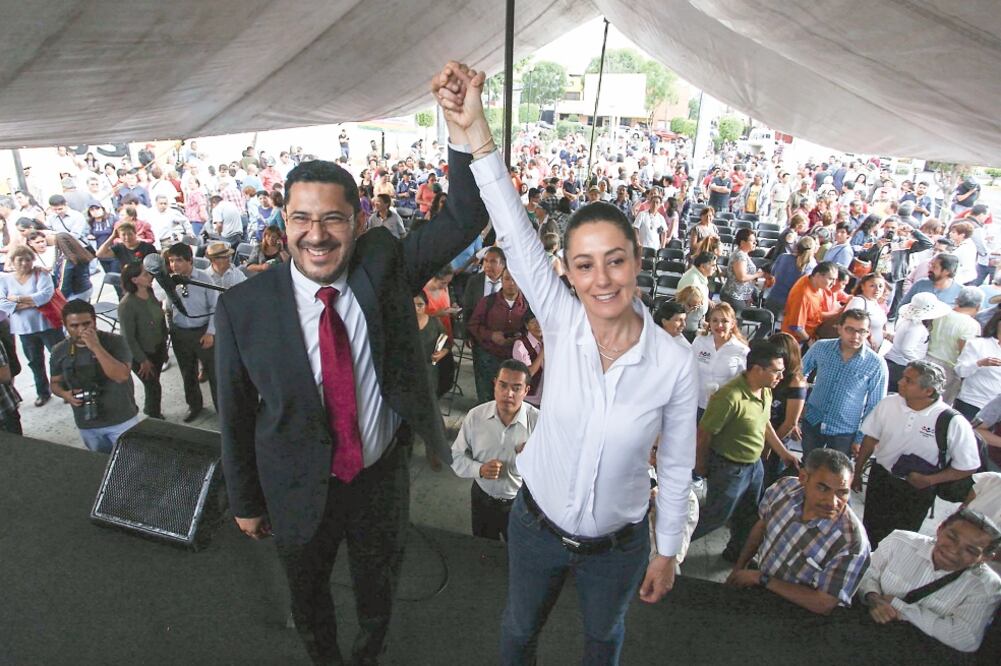 Claudia Sheinbaum, candidata a jefa de Gobierno de la Ciudad por Juntos Haremos Historia, y Martí Batres, en la colonia Panamericana, delegación Gustavo A. Madero. Foto: ADOLFO VLADIMIR. CUARTOSCURO