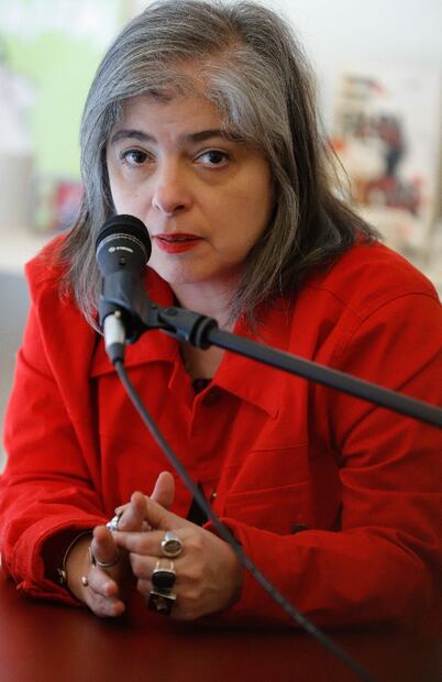 Aspectos del conversatorio de Mariana Enriquez, escritora argentina en la librería la increíble ubicada en Juan de la barrera número 12 en la colonia condesa. Foto: Fernanda Rojas/ EL UNIVERSAL.