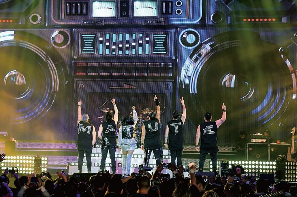 El grupo se presentó en la Arena Ciudad de México. Foto: TWITTER