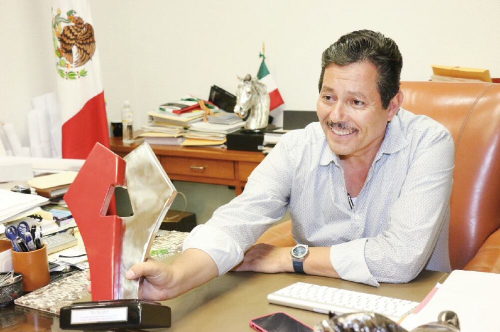 El edil Ricardo Gallardo acordó liquidaciones de personas con cargos secretariales que tenían “sueldazos” de 30 mil pesos y la permanencia de funcionarios con salarios acordes a su puesto (XÓCHITL ÁLVAREZ. EL UNIVERSAL)