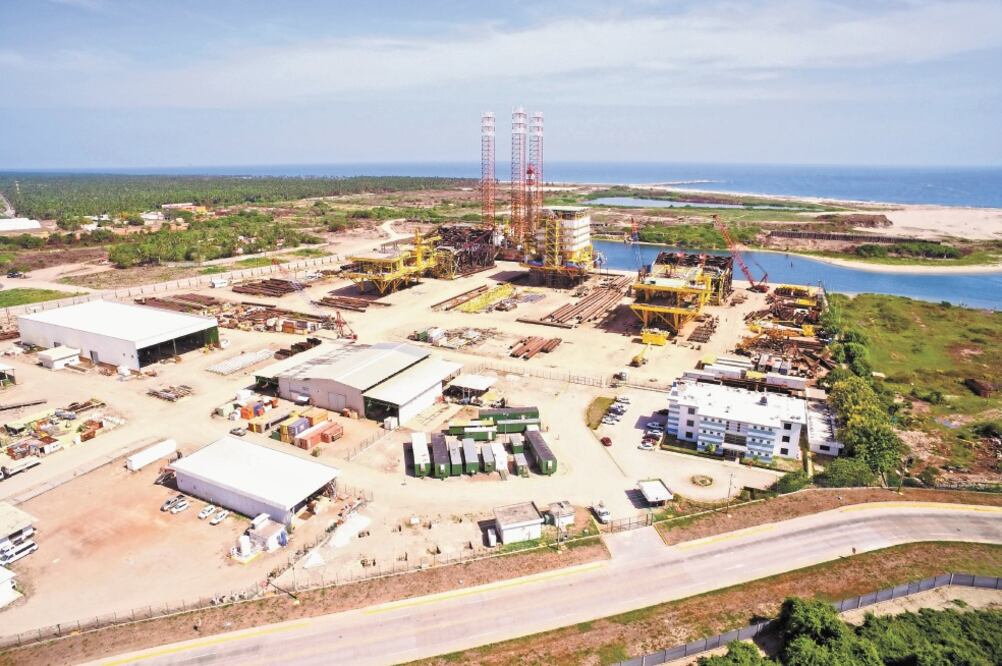 El único contrato que se ha otorgado para la nueva refinería de Dos Bocas es para realizar trabajos de dragado del lecho marino cercano al área. Foto: ARCHIVO EL UNIVERSAL