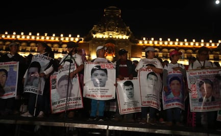 "No somos necios como dice el Presidente": padres de los 43 en el Zócalo