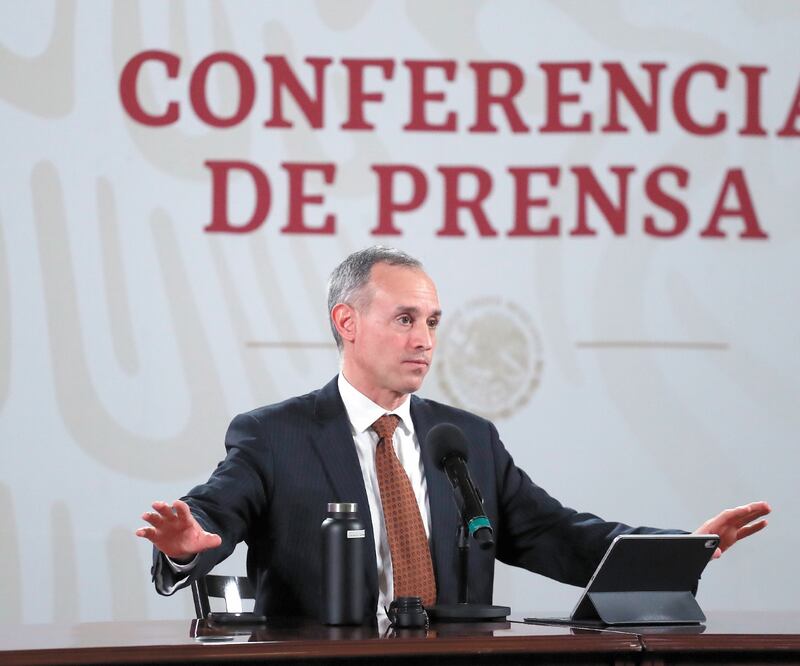 Hugo López-Gatell explicó que en los últimos días se han registrado 450 fallecimientos en promedio por día y no han tenido ascenso importante. Foto: GERMÁN ESPINOSA. EL UNIVERSAL