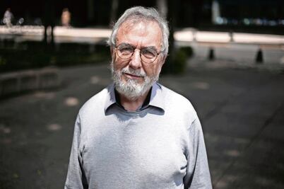 Delicado de salud, el poeta Antonio Deltoro